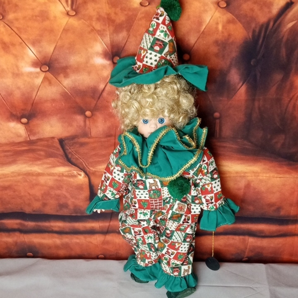 🎁 Brinn's Colorful Holiday Clown Doll
